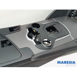 Alfa Romeo - Giulia - Middle console