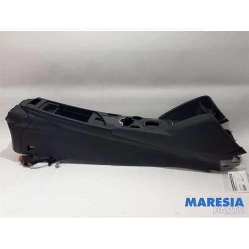 Alfa Romeo - Giulia - Middle console