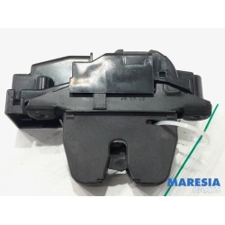 Peugeot - 308 - Tailgate lock mechanism