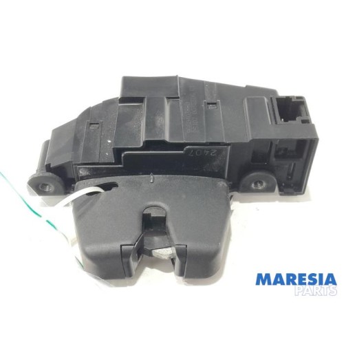 Peugeot - 308 - Tailgate lock mechanism