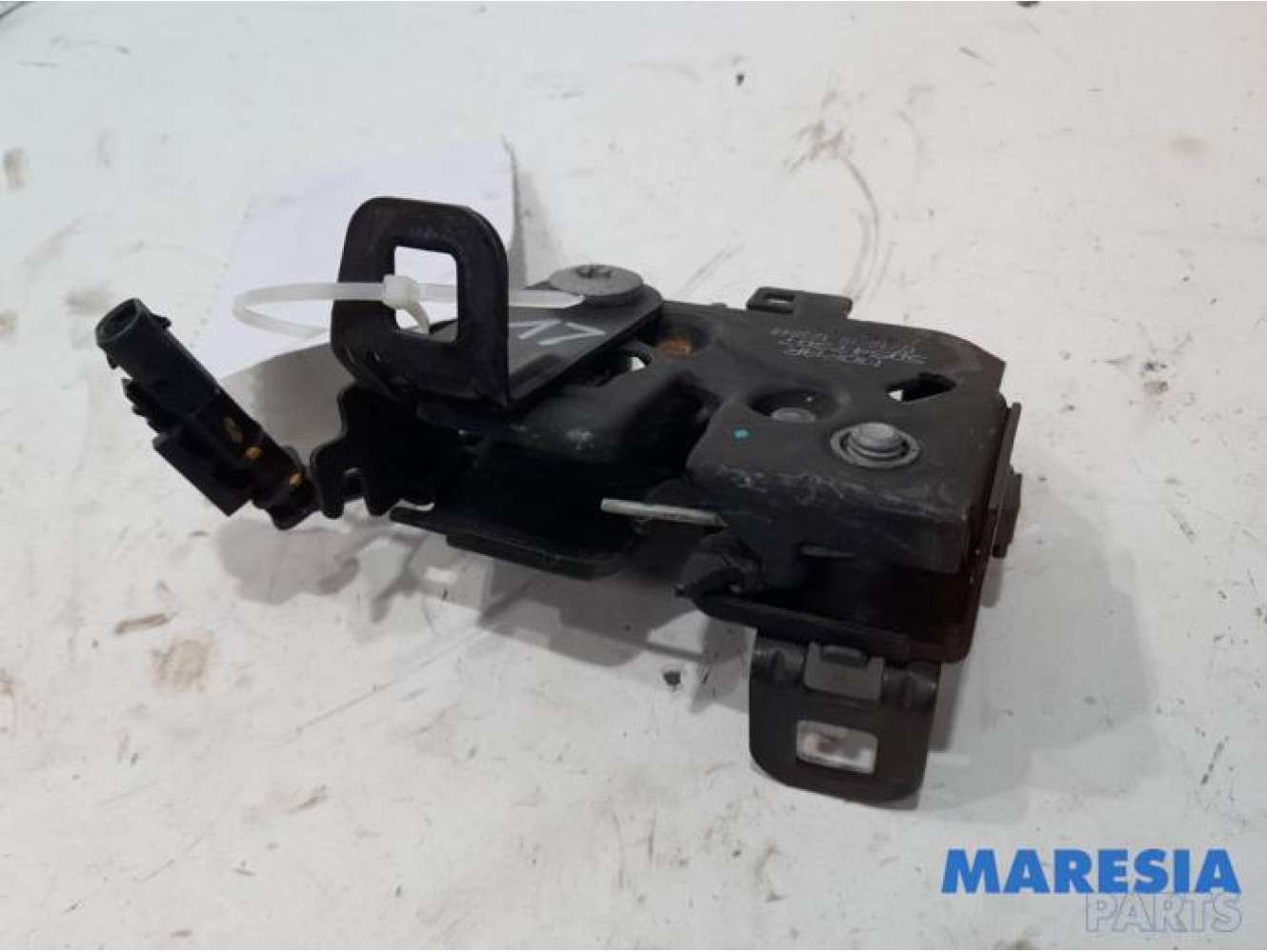 Alfa Romeo - Giulia - Bonnet lock mechanism