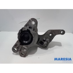 Renault - Trafic - Engine mount