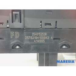 Renault - Megane - Multi-functional window switch