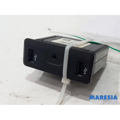 Renault - Megane - AUX/USB aansluiting