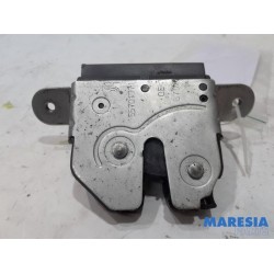 Fiat - 500 - Tailgate lock mechanism