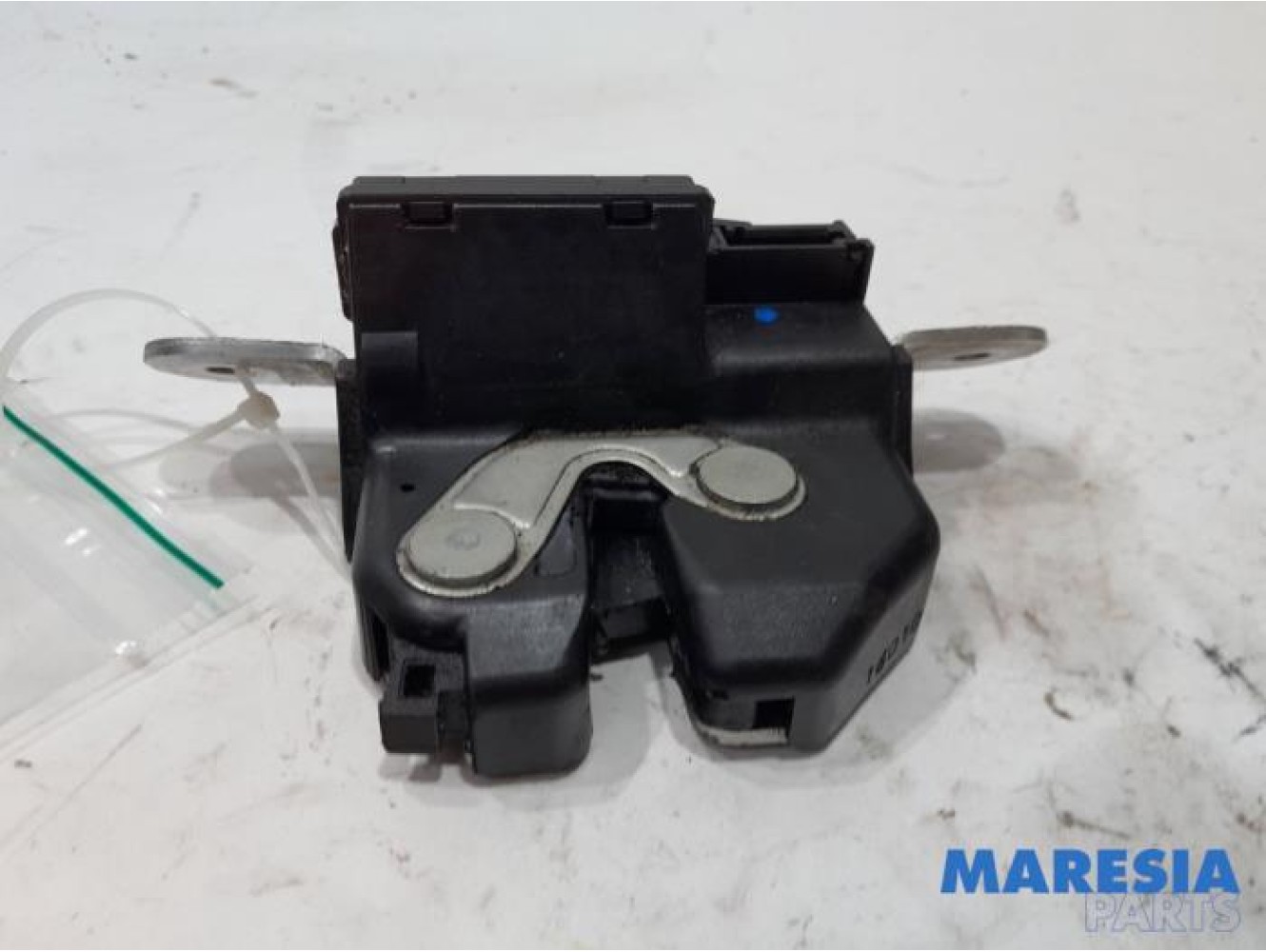 Fiat - 500 - Tailgate lock mechanism