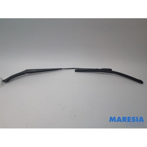 Alfa Romeo - Giulietta - Front wiper arm