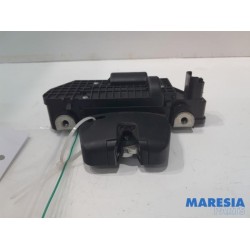 Peugeot - 5008 - Tailgate lock mechanism