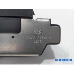 Peugeot - 5008 - Tailgate lock mechanism