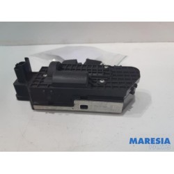 Peugeot - 5008 - Tailgate lock mechanism
