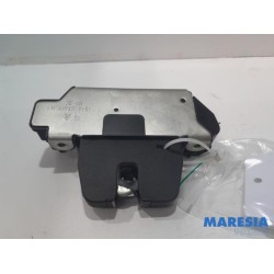 Peugeot - 5008 - Tailgate lock mechanism