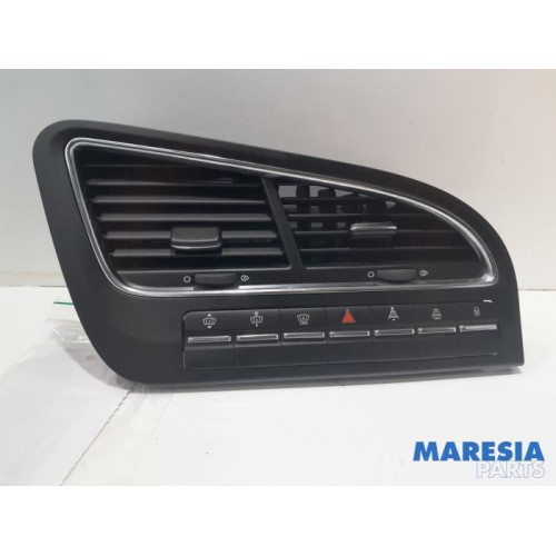 Peugeot - 5008 - Panic lighting switch