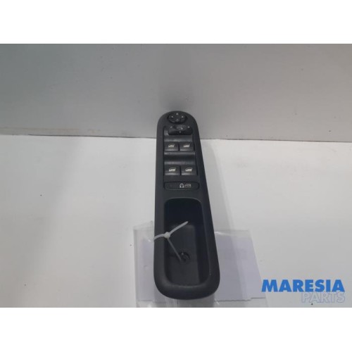 Peugeot - 5008 - Multi-functional window switch