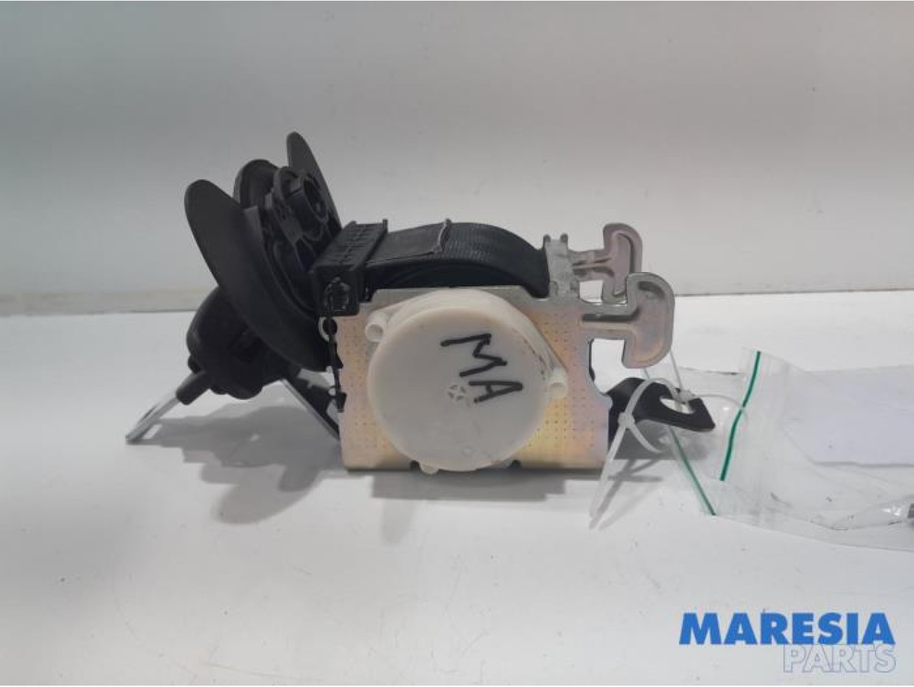 Peugeot - 5008 - Rear seatbelt, centre