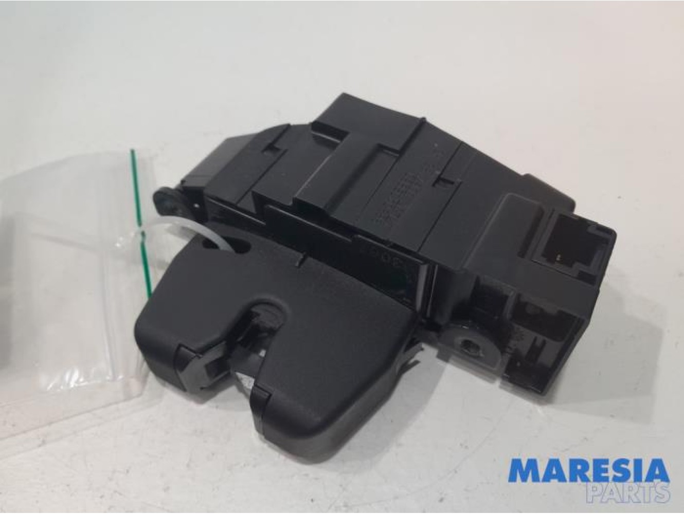 Peugeot - 308 - Tailgate lock mechanism
