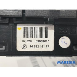 Peugeot - 308 - Panic lighting switch