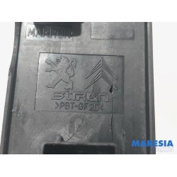 Peugeot - 308 - Multi-functional window switch