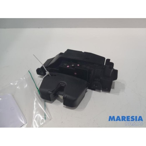 Citroen - C4 Cactus - Tailgate lock mechanism