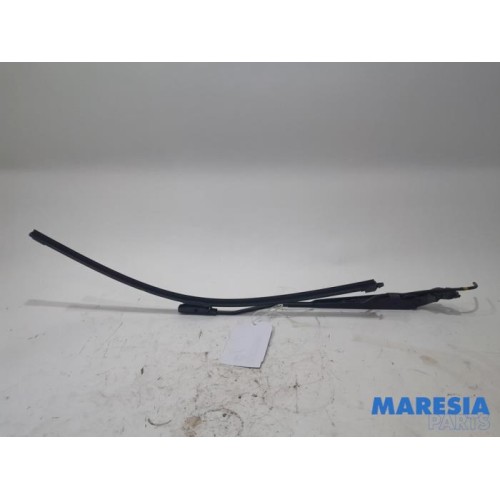 Citroen - C4 Cactus - Front wiper arm