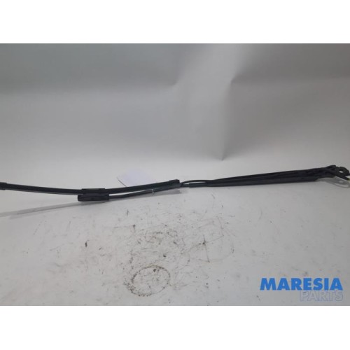 Citroen - C4 Cactus - Front wiper arm