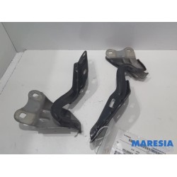 Renault - Twingo - Bonnet Hinge