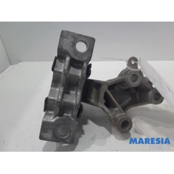 Renault - Twingo - Engine mount