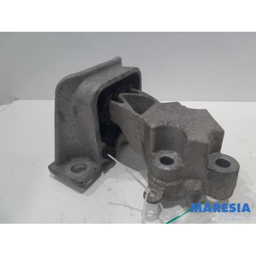 Renault - Twingo - Engine mount