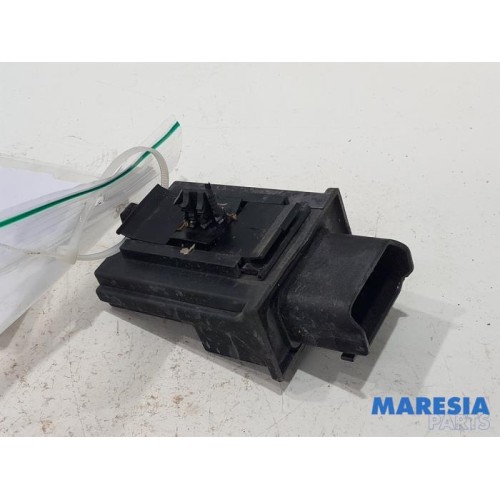 Peugeot - 5008 - Relay