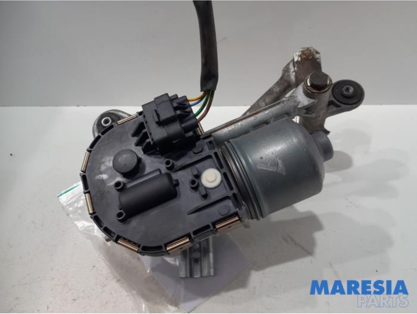 Peugeot - 5008 - Front wiper motor
