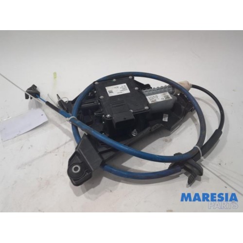 Peugeot - 5008 - Parking brake mechanism