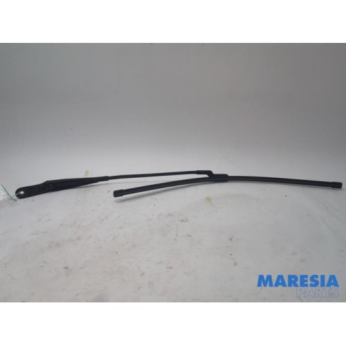 Peugeot - 5008 - Front wiper arm