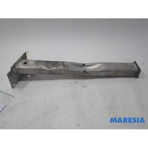 Peugeot - 5008 - Subframe