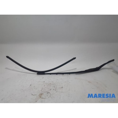 Peugeot - 307 - Front wiper arm