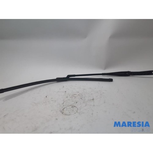 Peugeot - 308 - Front wiper arm