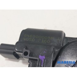 Renault - Twingo - Tailgate lock mechanism