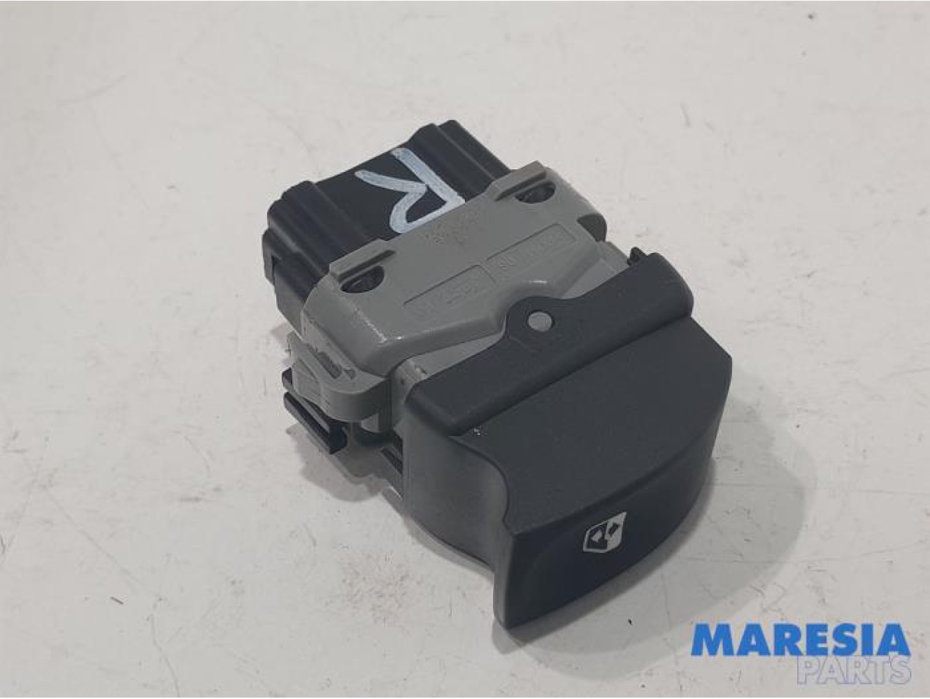 Renault - Twingo - Electric window switch