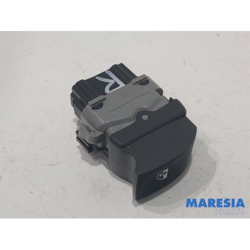 Renault - Twingo - Electric window switch