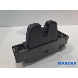 Peugeot - 307 - Tailgate lock mechanism