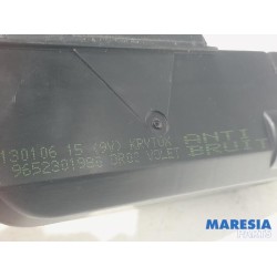 Peugeot - 307 - Tailgate lock mechanism