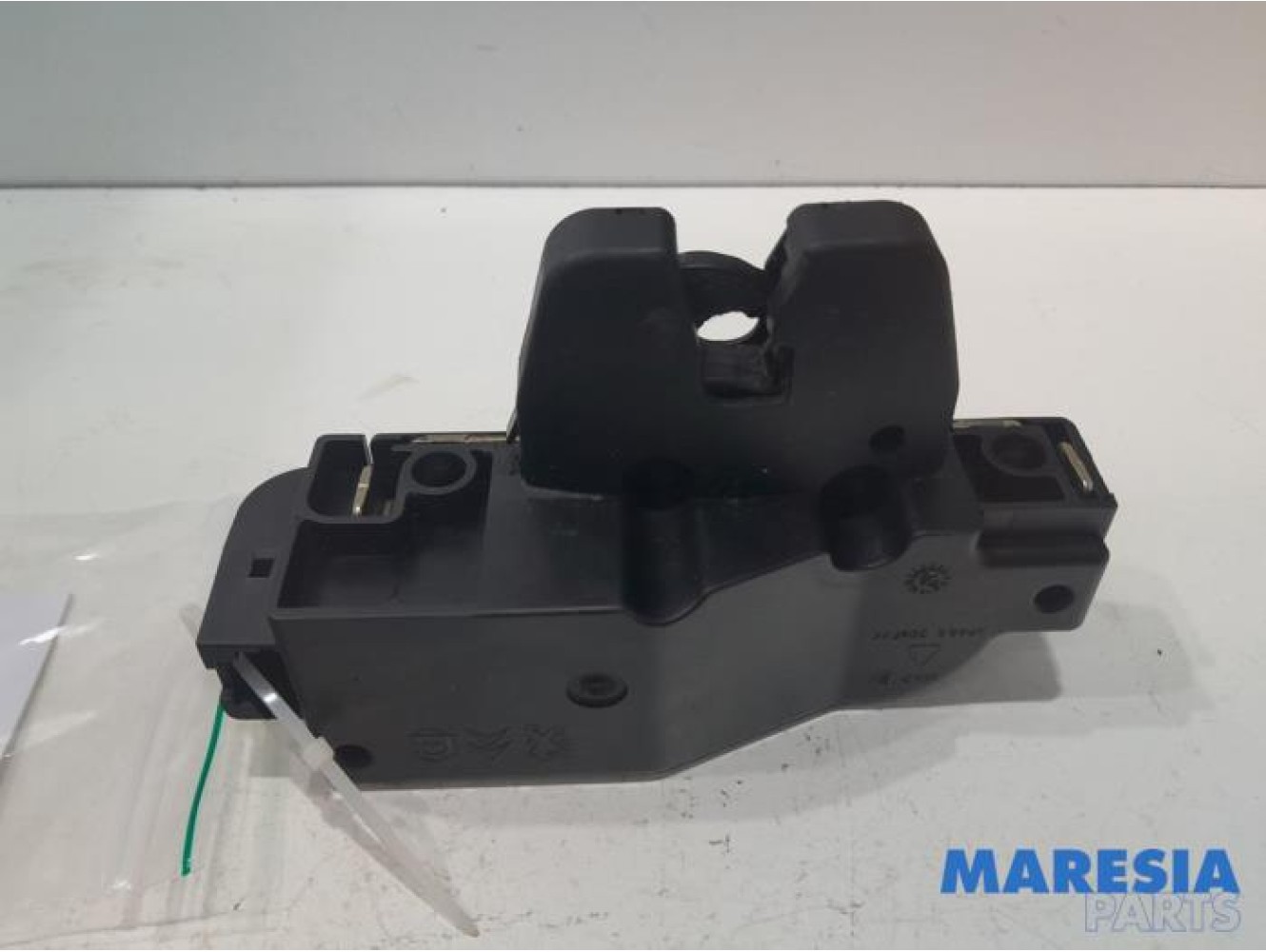 Peugeot - 307 - Tailgate lock mechanism