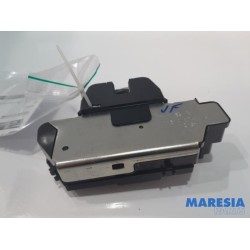 Peugeot - 208 - Tailgate lock mechanism