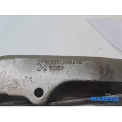 Peugeot - 207 - Motorhaube Scharnier