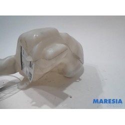 Peugeot - 207 - Front windscreen washer reservoir
