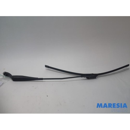 Peugeot - 207 - Front wiper arm