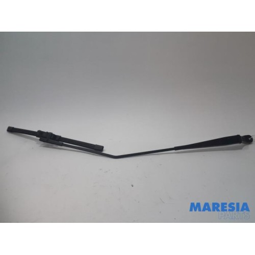 Peugeot - 207 - Front wiper arm