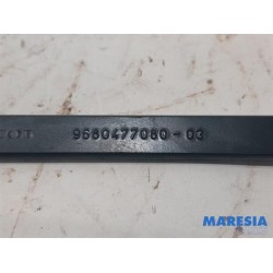 Peugeot - 308 - Front wiper arm