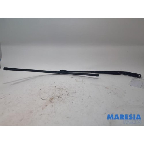 Peugeot - 308 - Front wiper arm