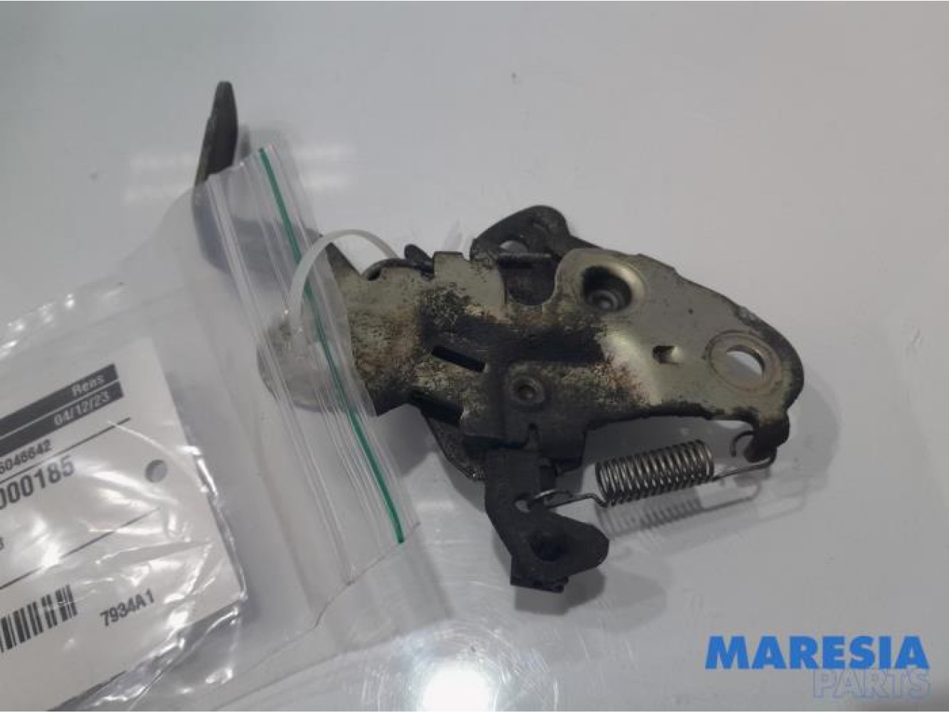 Peugeot - 308 - Bonnet lock mechanism