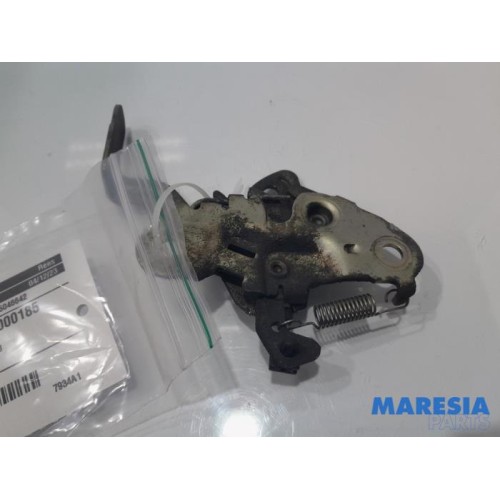Peugeot - 308 - Bonnet lock mechanism