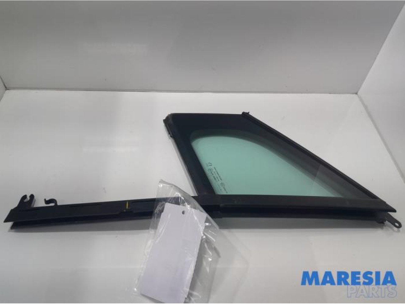 Peugeot - 3008 - Dreieckfenster links vorne